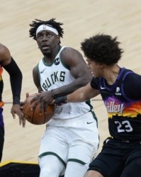  霍勒迪全能表现雄鹿轻取活塞稳居前列