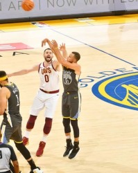  库里三分雨勇士大胜国王豪取八连胜佳绩