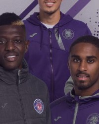  里昂主场惨败尼斯，防守漏洞暴露主帅承压  